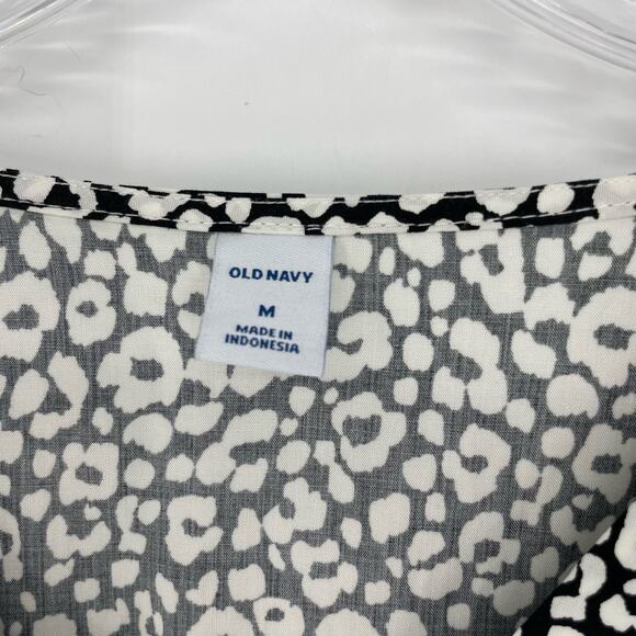 Old Navy Long Sleeve Animal Print Faux Wrap Top Medium - Picture 5 of 7